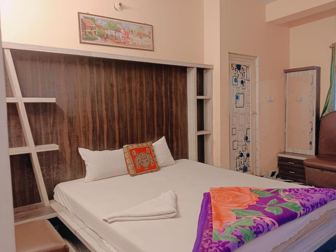 Love hotel Raj 3*