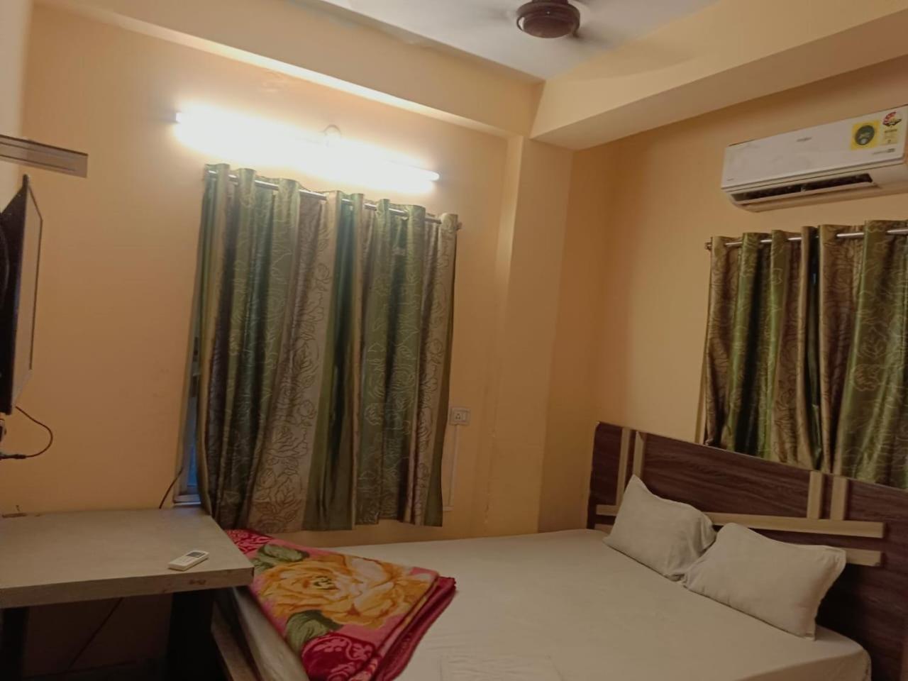 Love hotel Raj Kolkata
